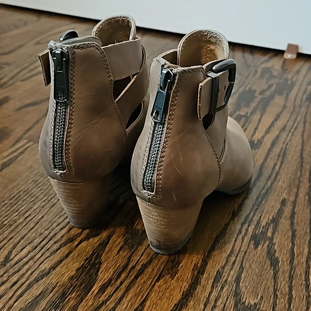 vionic women's Rory bootie - Picture 3 of 6